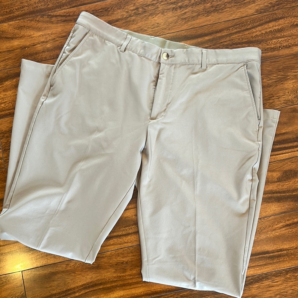 Men's Classic khaki pants from Greg Norman.size 36 x 32